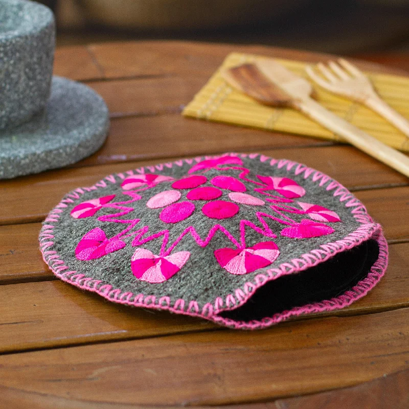 Felt Tortilla Holder with Hand Embroidery in Fuchsia & Pink - Taco Time